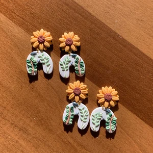 Mini Arch Flower Earrings
